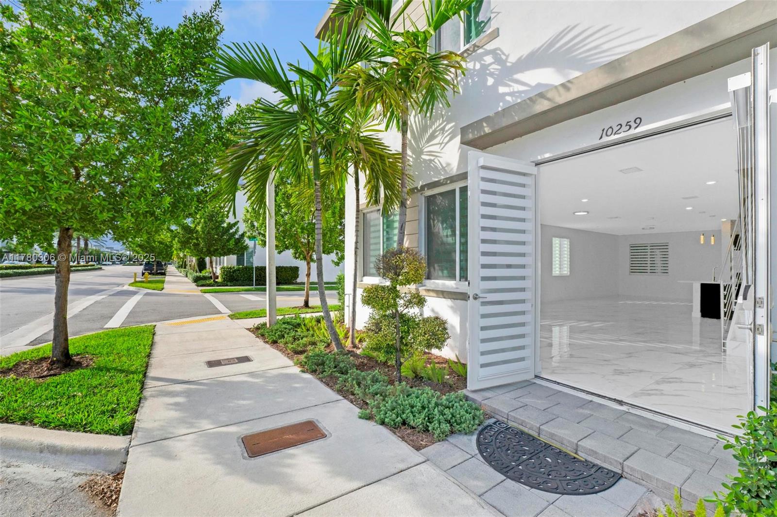 10259 NW 66th St, Doral, Florida image 7