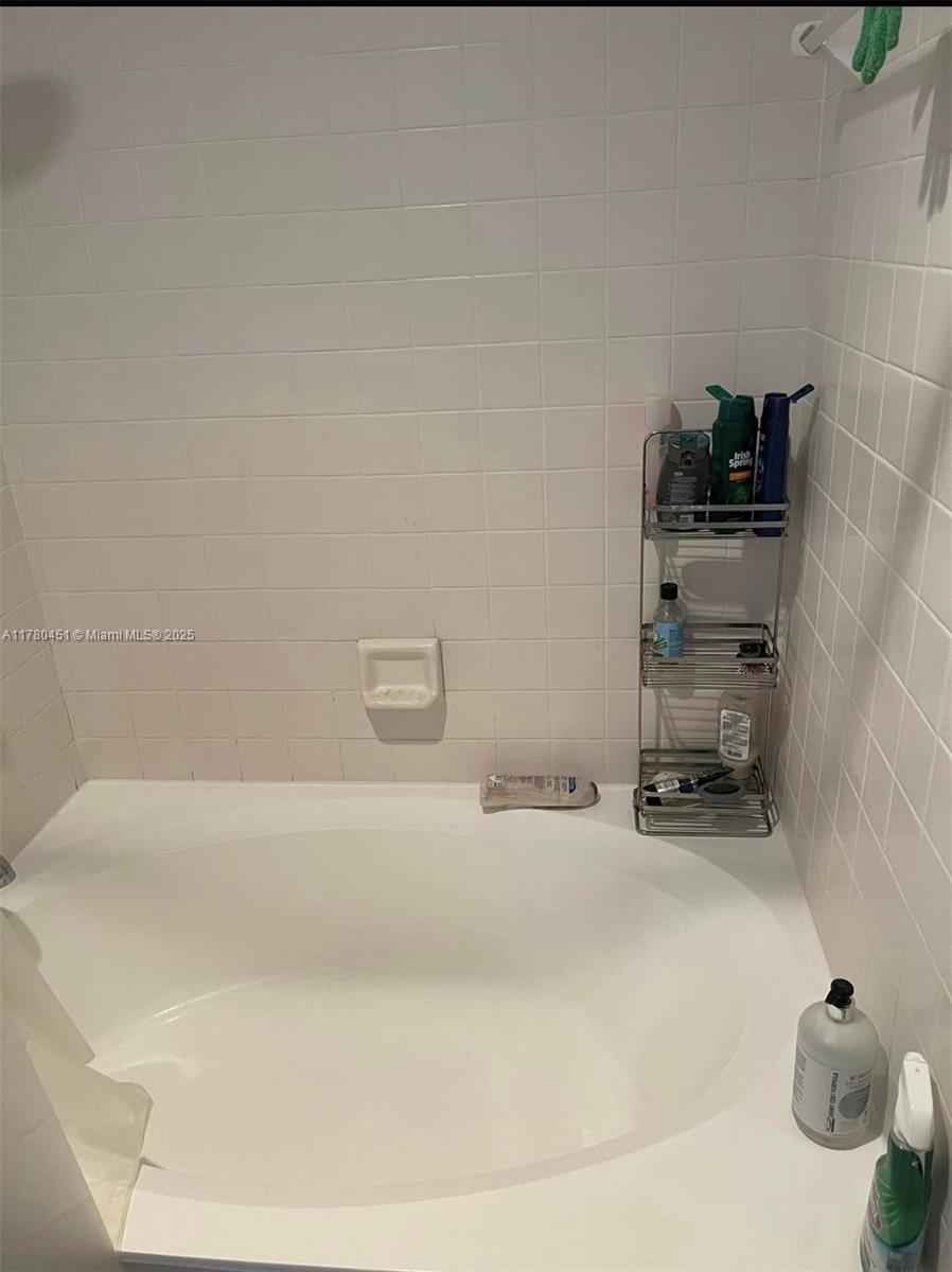 430 SE 7th St #304E, Dania Beach, Florida image 19