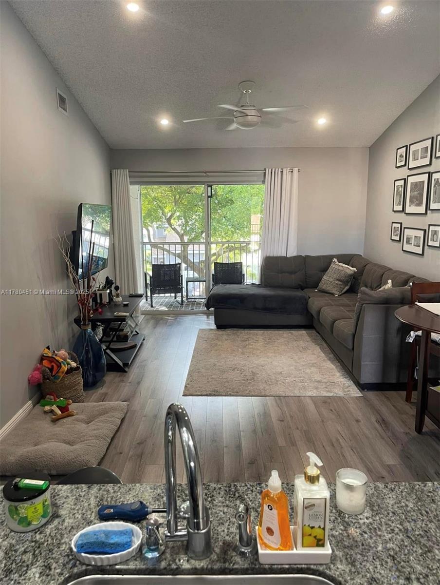 430 SE 7th St #304E, Dania Beach, Florida image 6