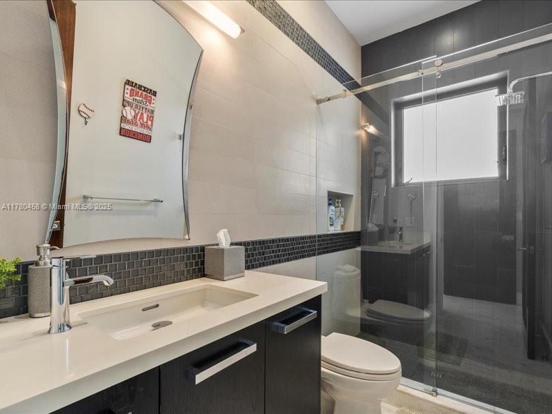 3301 NE 170th St, North Miami Beach, Florida image 32