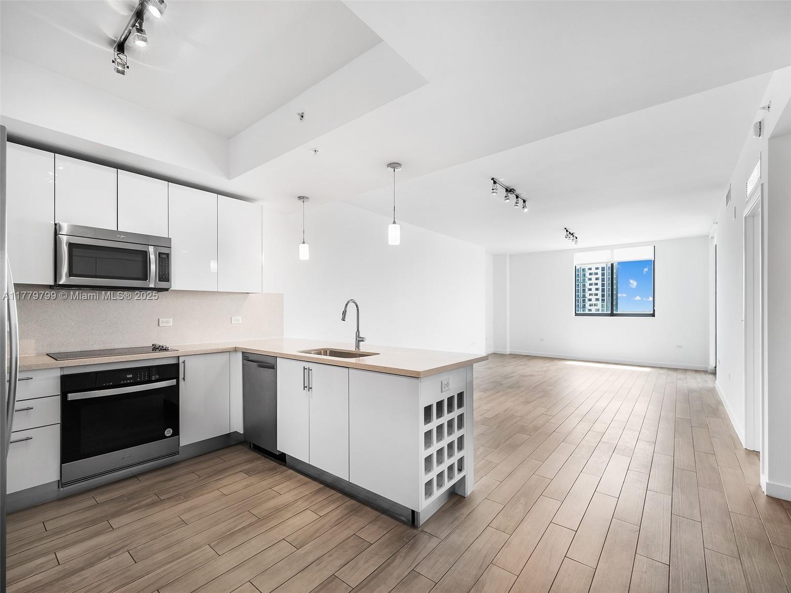 999 SW 1st Ave #2213, Miami FL 33130