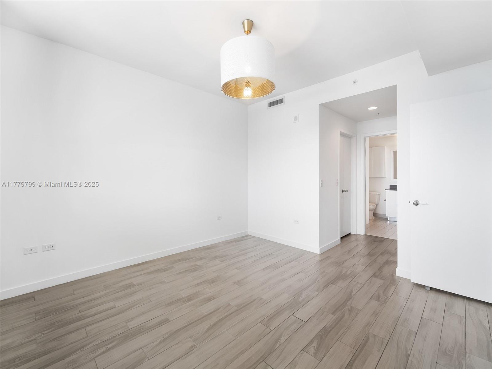 999 SW 1st Ave #2213, Miami FL 33130