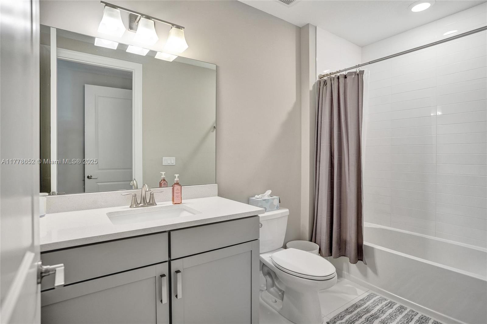 8665 E Baypoint Cir, Parkland, Florida image 44