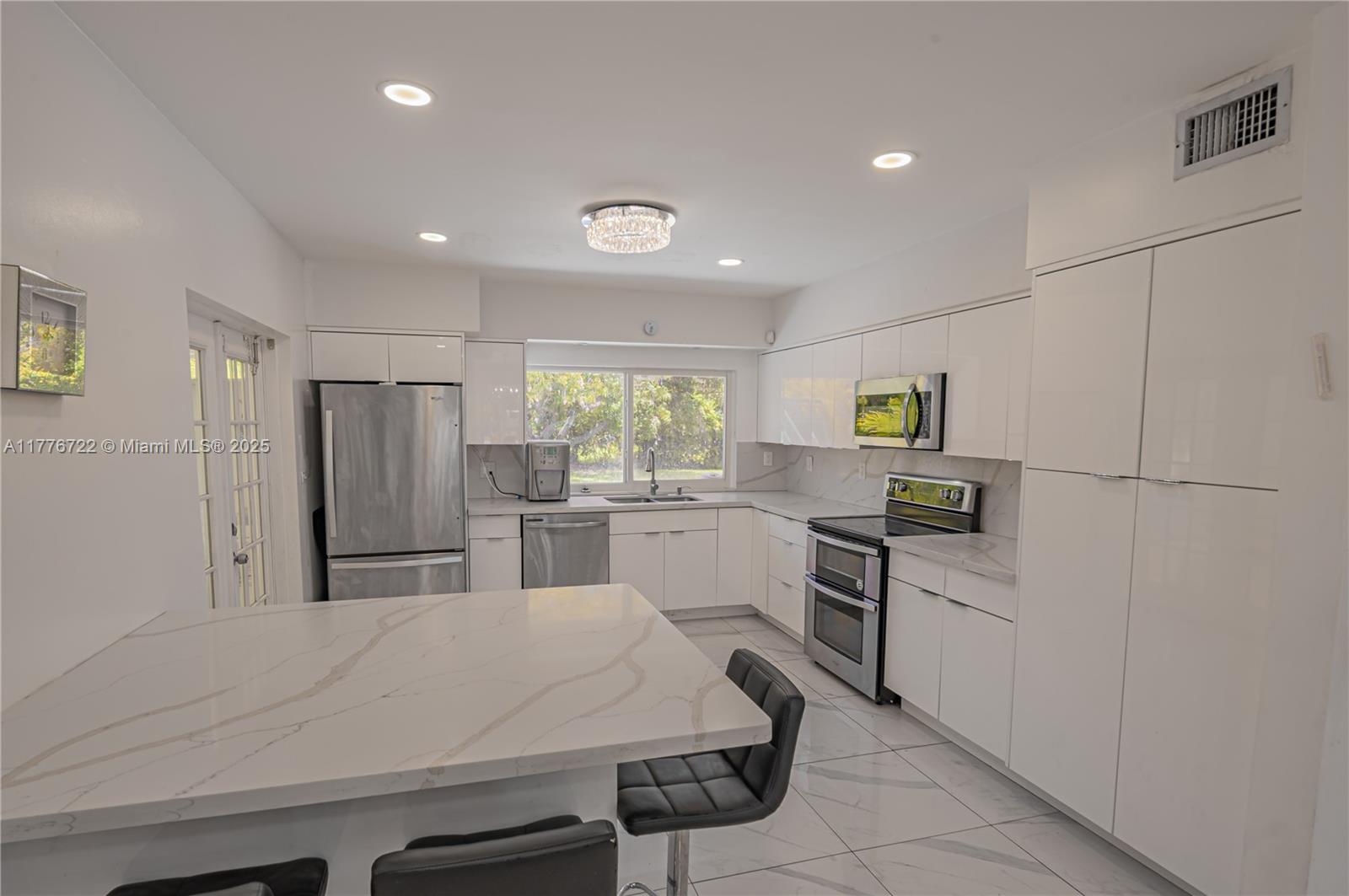 1901 NE 186th Dr, North Miami Beach, Florida image 11