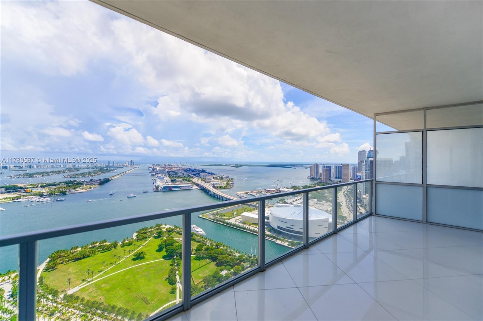 Apartamento para Alugar em Miami, FL