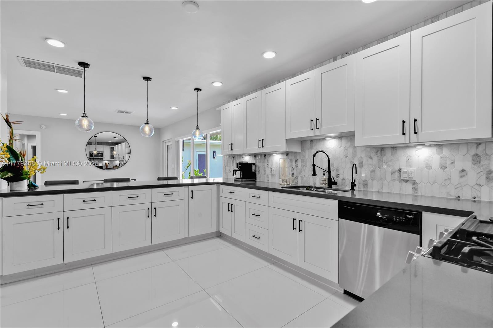 2243 Bayview Ln, North Miami, Florida image 26