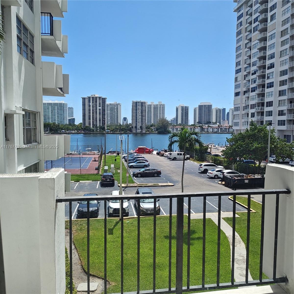 2750 NE 183rd St #301, Aventura, Florida image 1