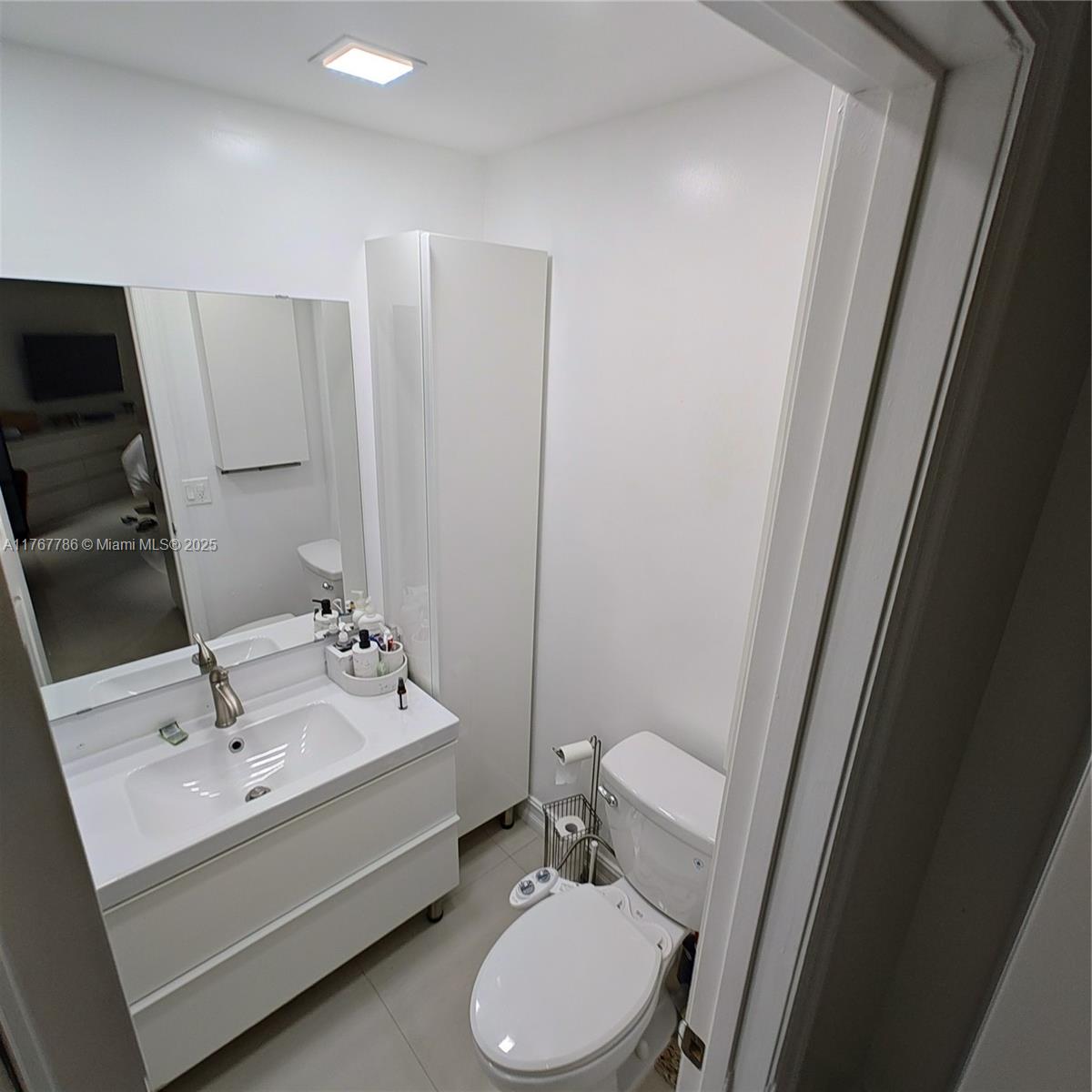 2750 NE 183rd St #301, Aventura, Florida image 8