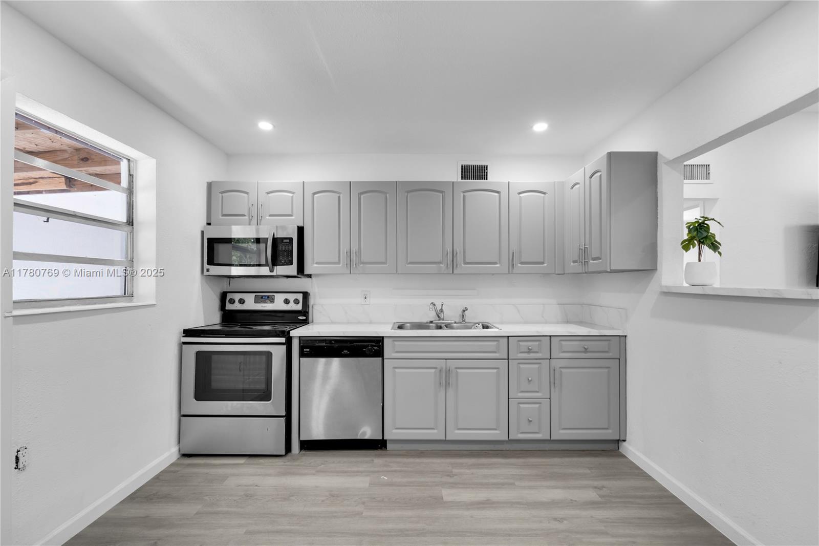3494 SW 56th Ave, West Park, Florida image 9