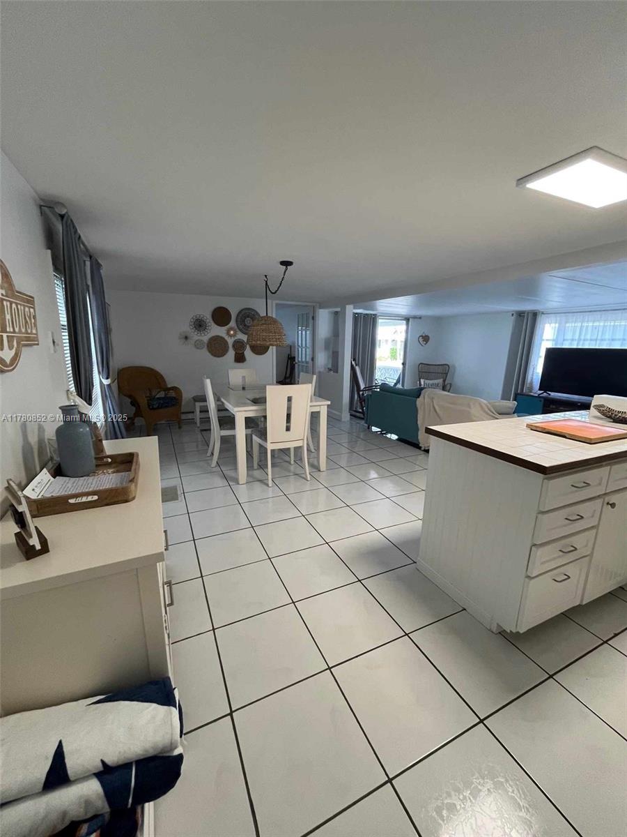 2761 SW 48th Ter, Pembroke Park, Florida image 4