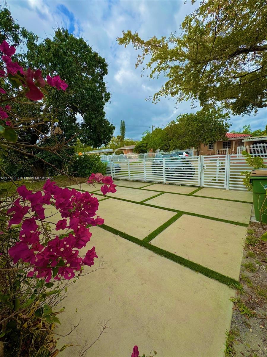 12685 NW Miami Ct, North Miami, Florida image 4