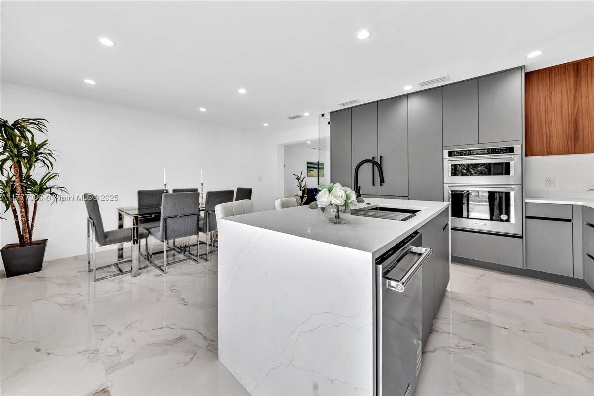 2021 SW 23rd St, Miami, Florida image 19
