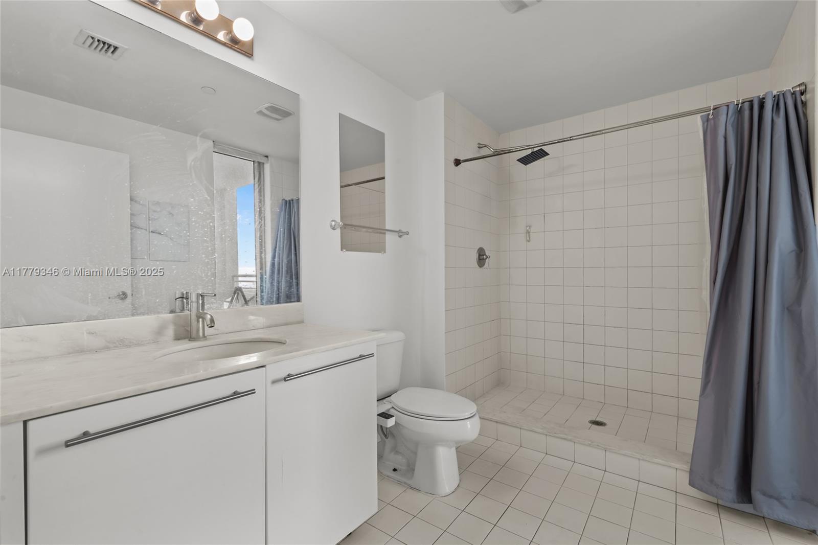 888 Biscayne Blvd #3812, Miami FL 33132