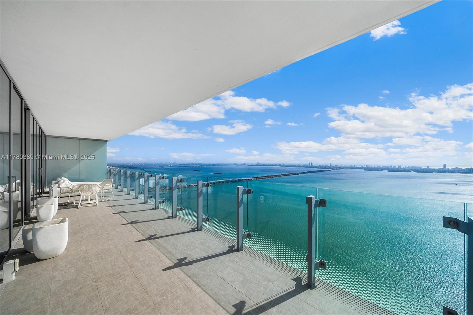 Apartamento à Venda em Miami, FL