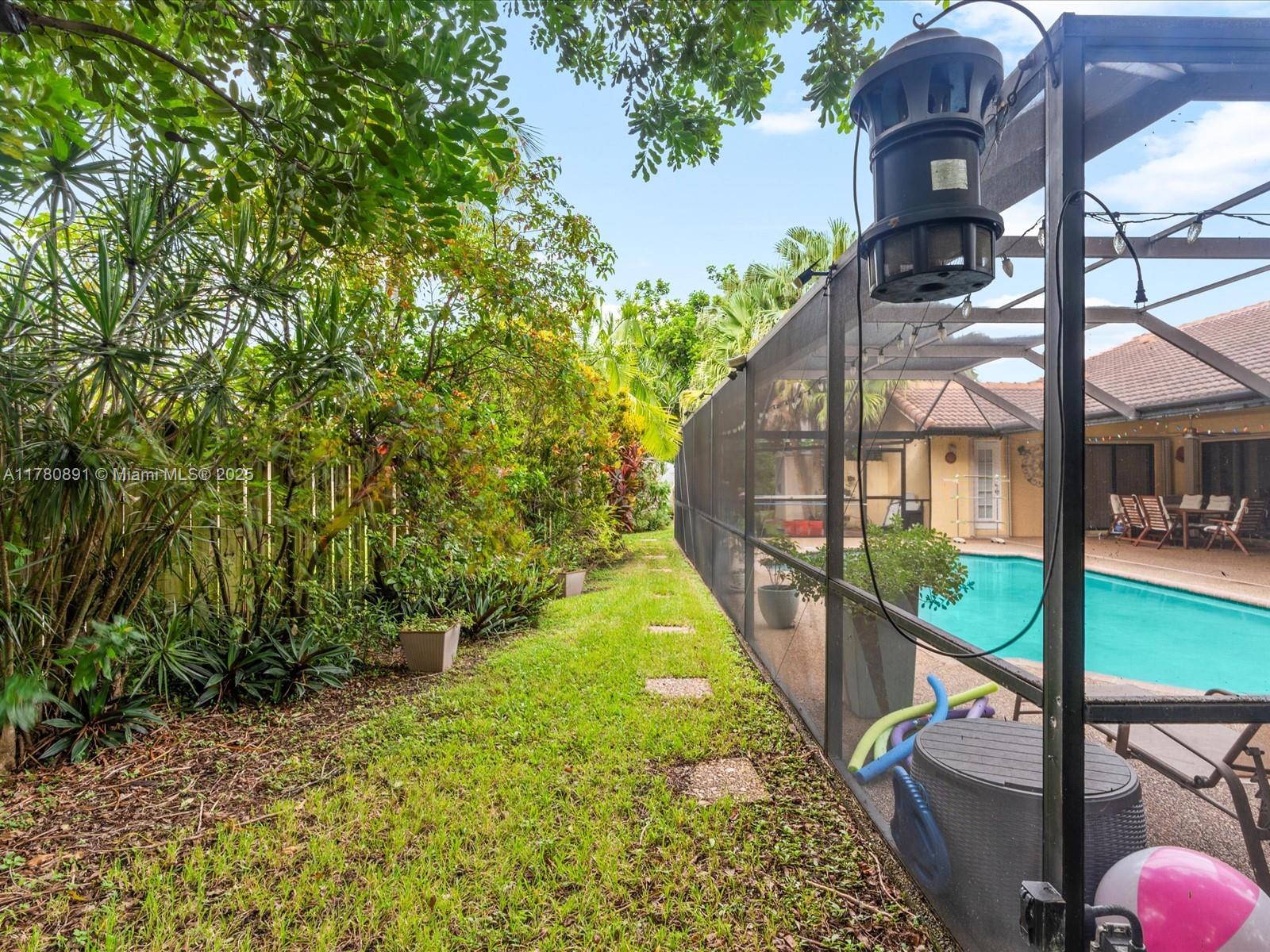 16621 Royal Poinciana Ct, Weston, Florida image 18