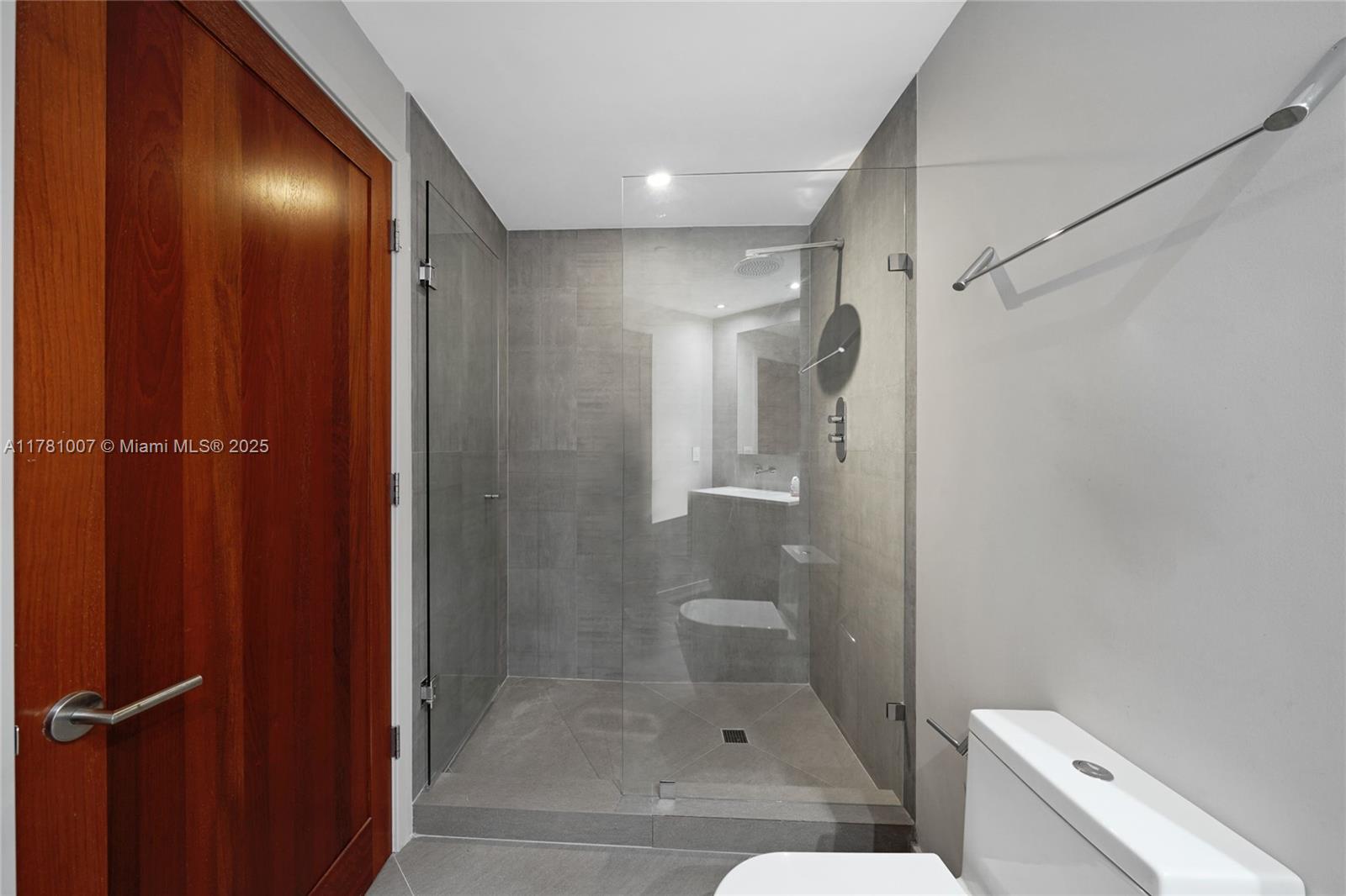 300 S Pointe Dr #305, Miami Beach FL 33139