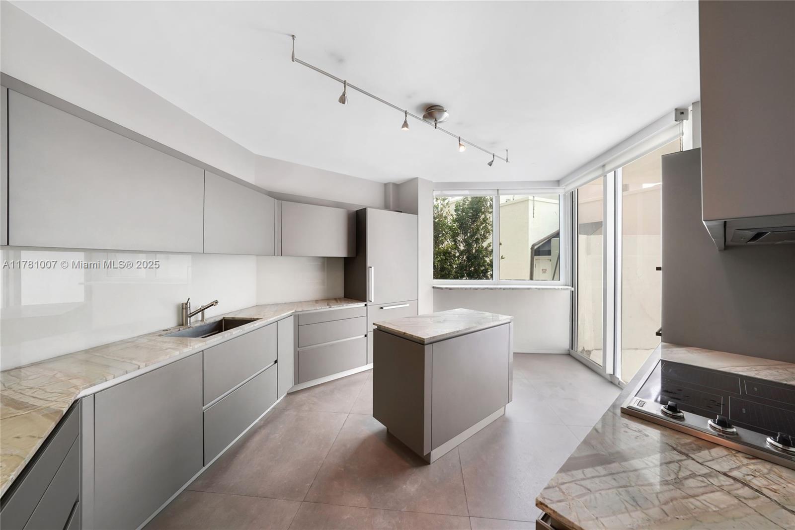 300 S Pointe Dr #305, Miami Beach FL 33139