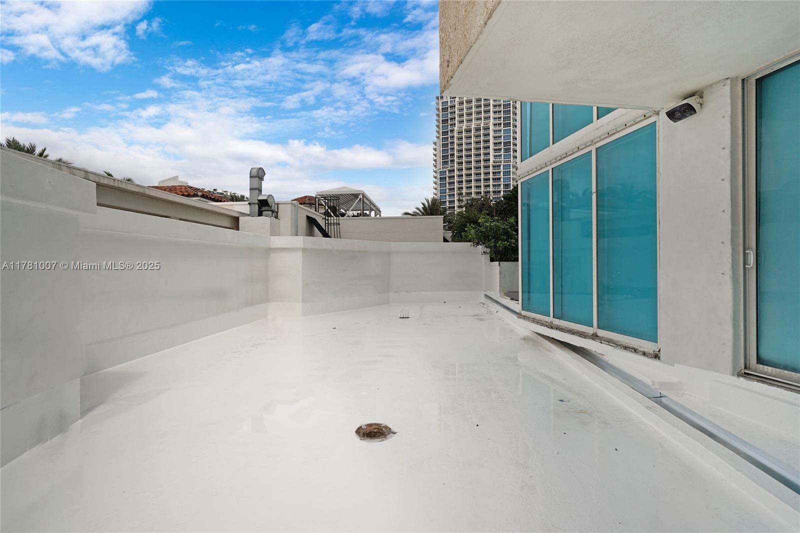 300 S Pointe Dr #305, Miami Beach FL 33139