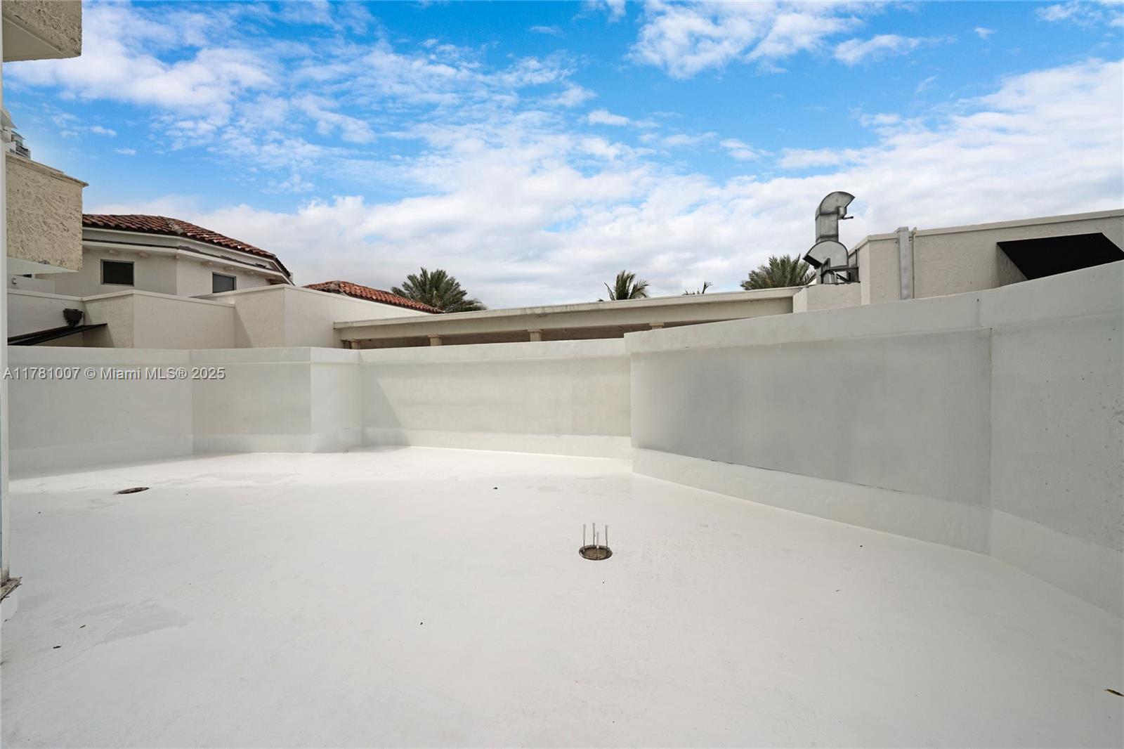 300 S Pointe Dr #305, Miami Beach FL 33139