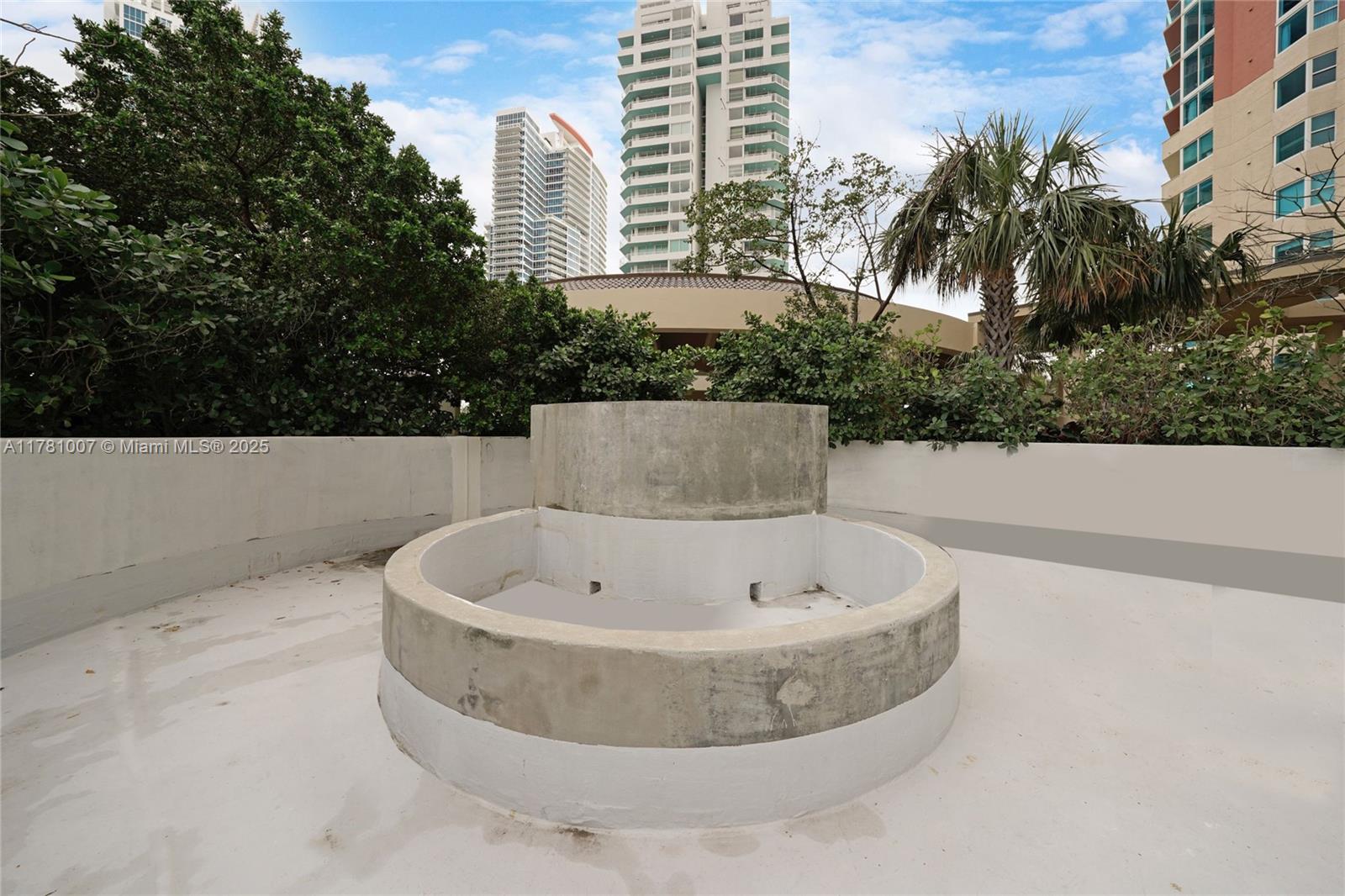 300 S Pointe Dr #305, Miami Beach FL 33139