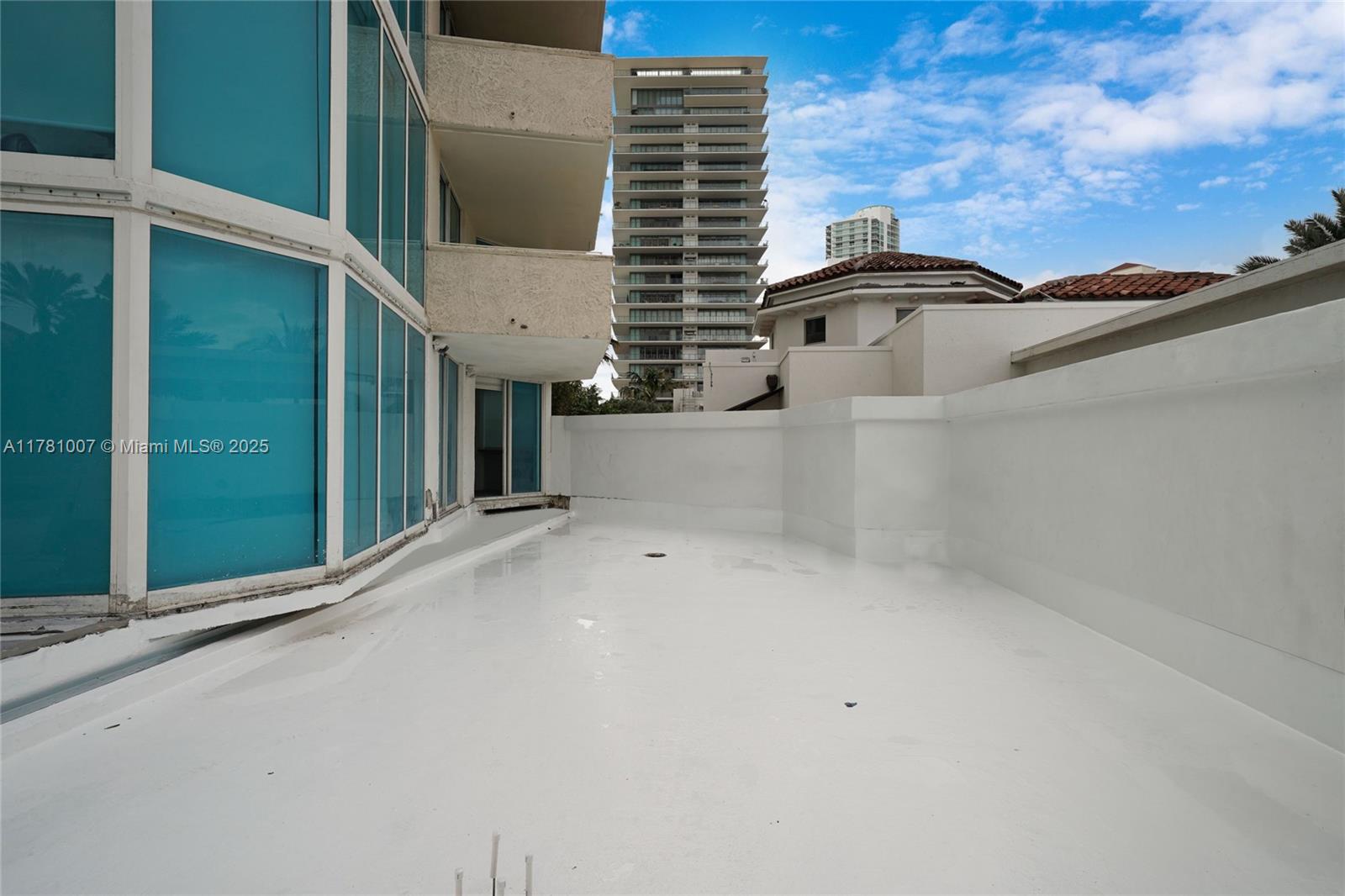 300 S Pointe Dr #305, Miami Beach FL 33139