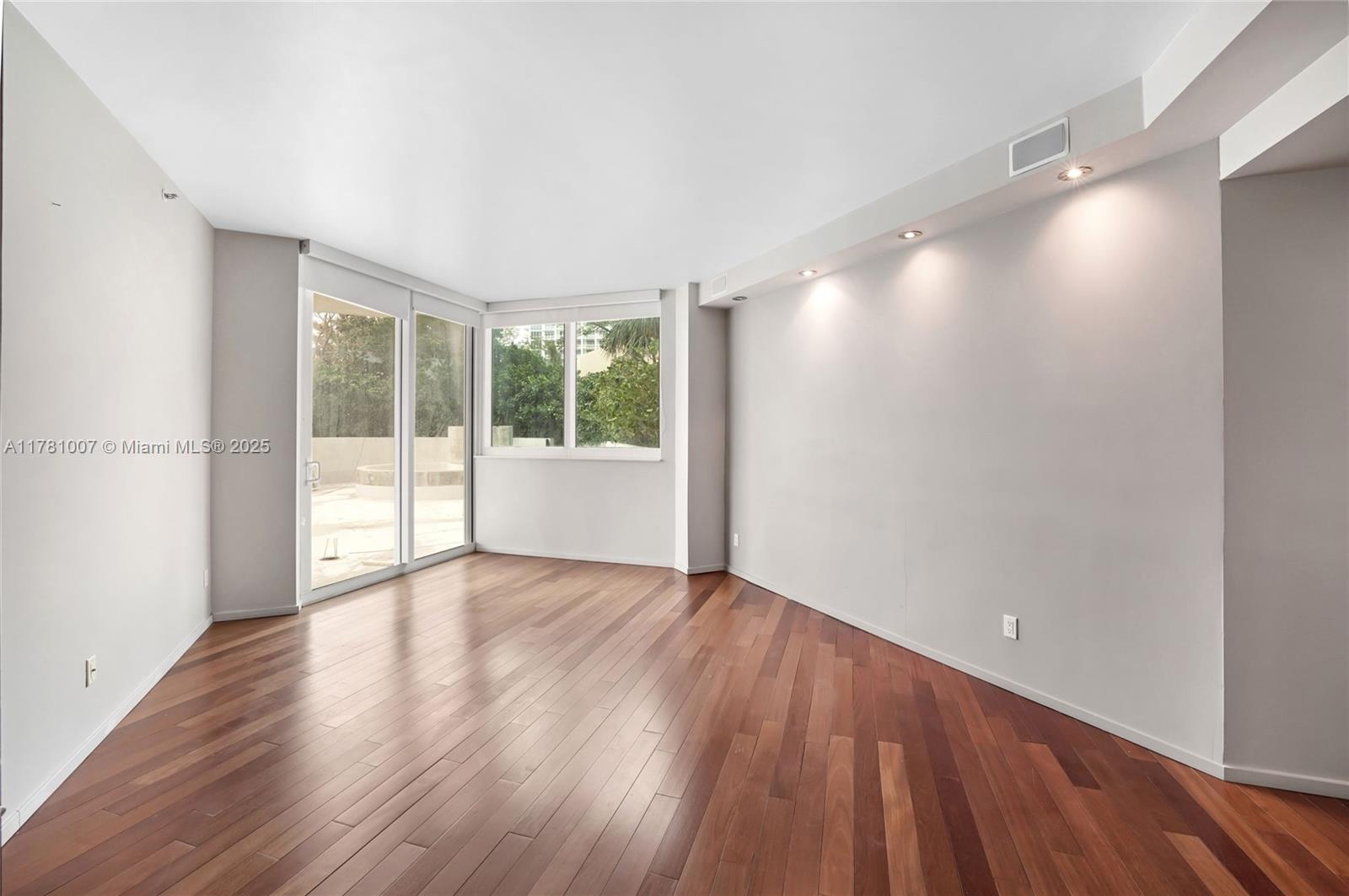 300 S Pointe Dr #305, Miami Beach FL 33139