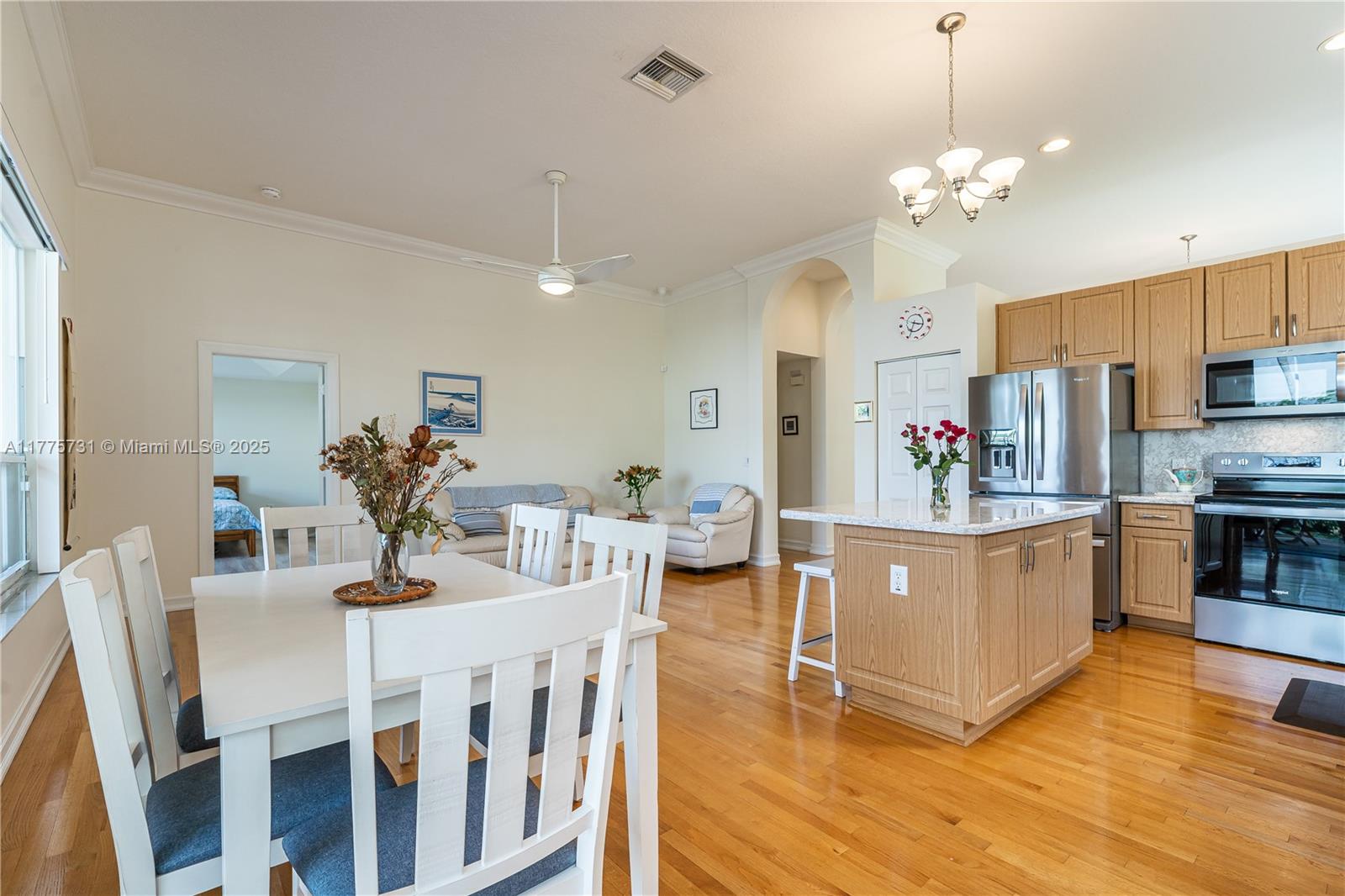 Listing Photo 12