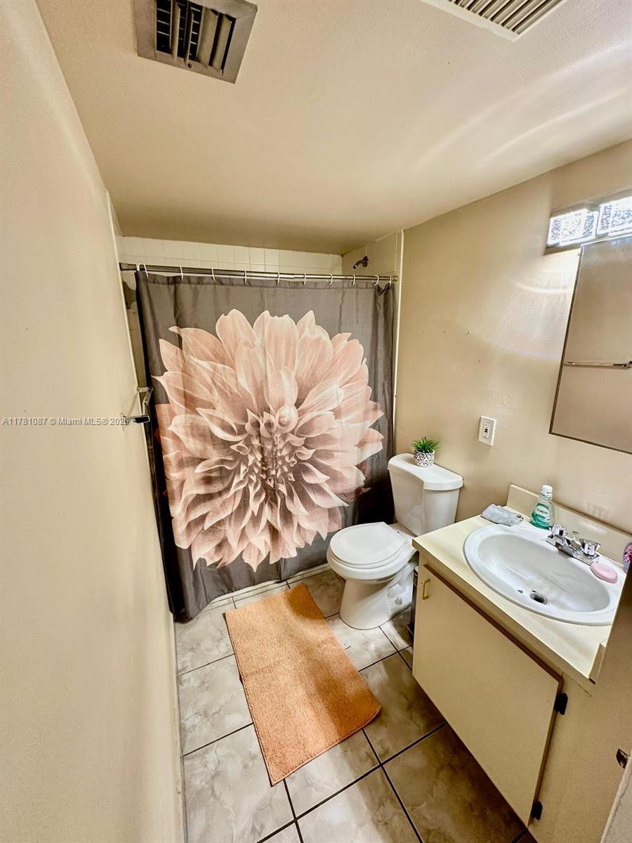 546 SW 1st St #610, Miami, Florida image 11