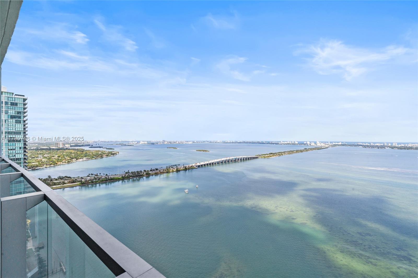 Apartamento à Venda em Miami, FL