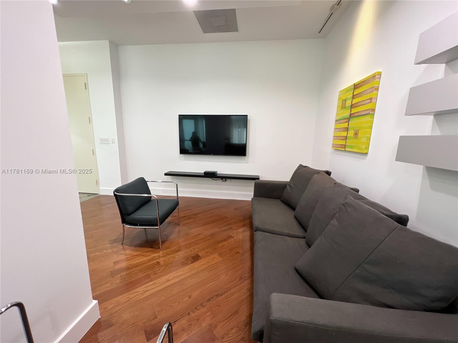 Listing Photo 14