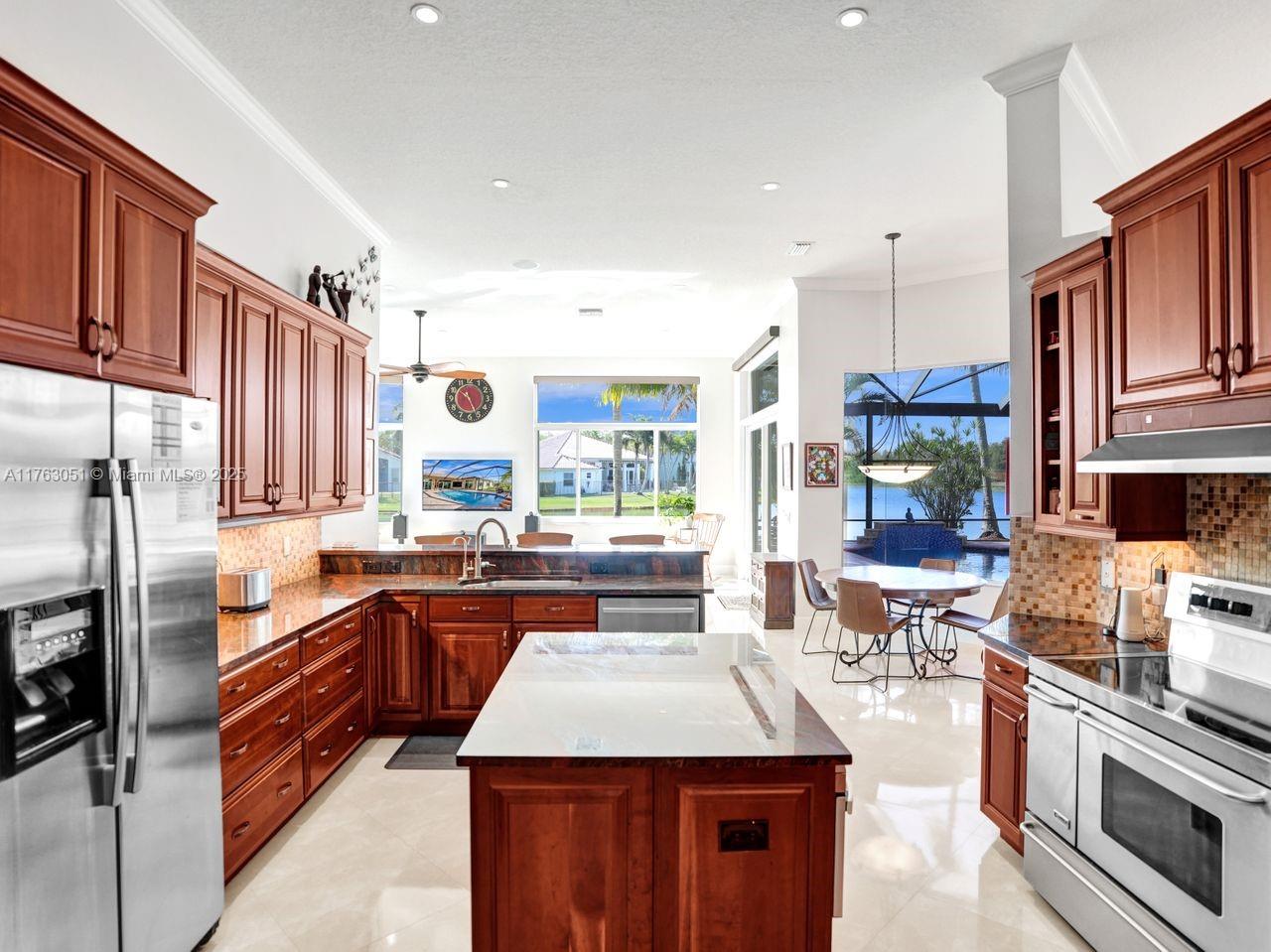2715 Edgewater Court, Weston, Florida image 15