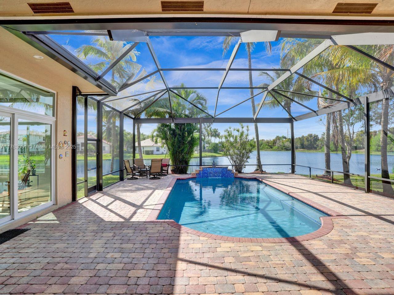 2715 Edgewater Court, Weston, Florida image 4