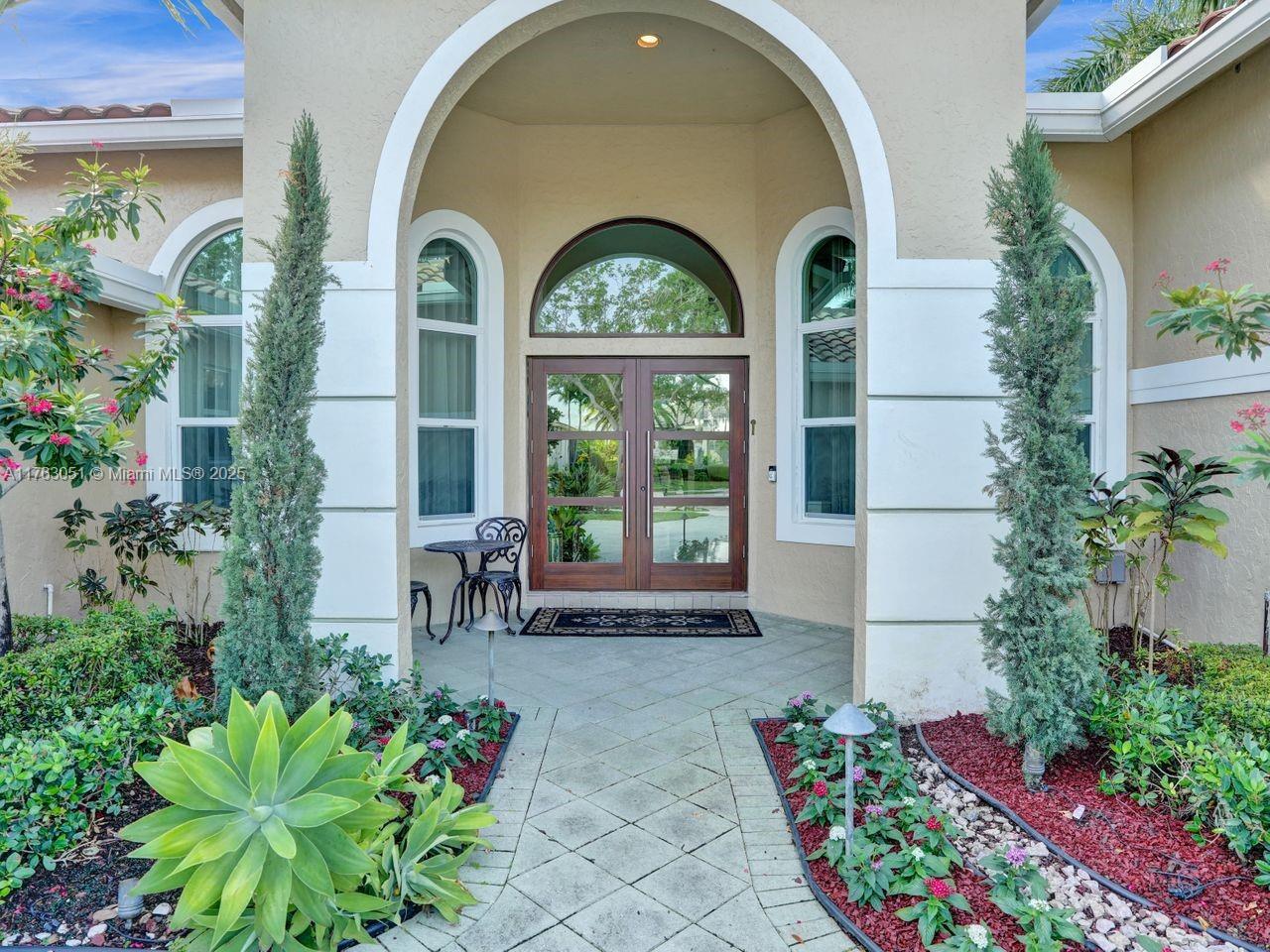 2715 Edgewater Court, Weston, Florida image 5