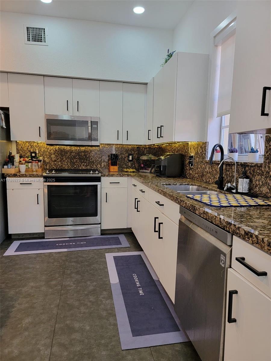 Listing Photo 10