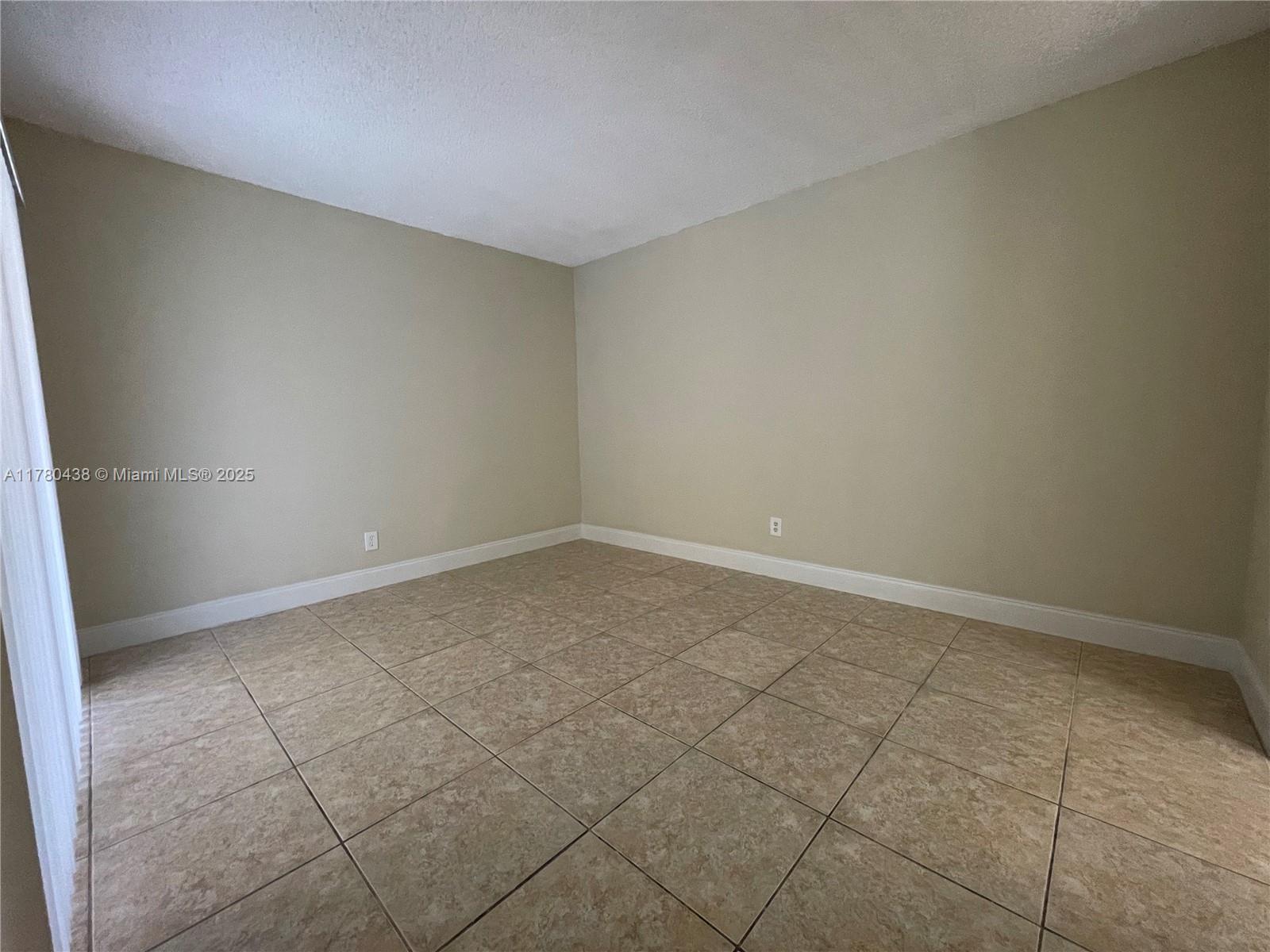 3470 Foxcroft Rd #111, Miramar, Florida image 11
