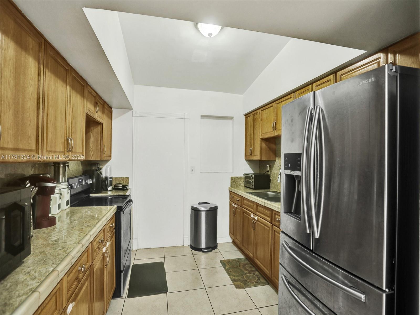 410 NE 171st Ter, North Miami Beach, Florida image 9