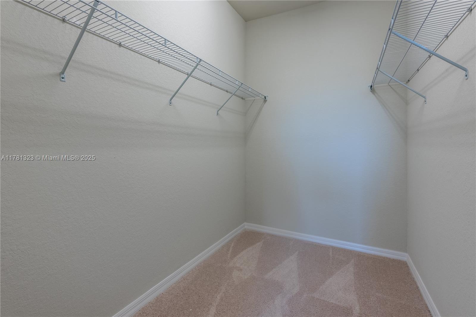 4974 Greenway Dr, Hollywood, Florida image 25