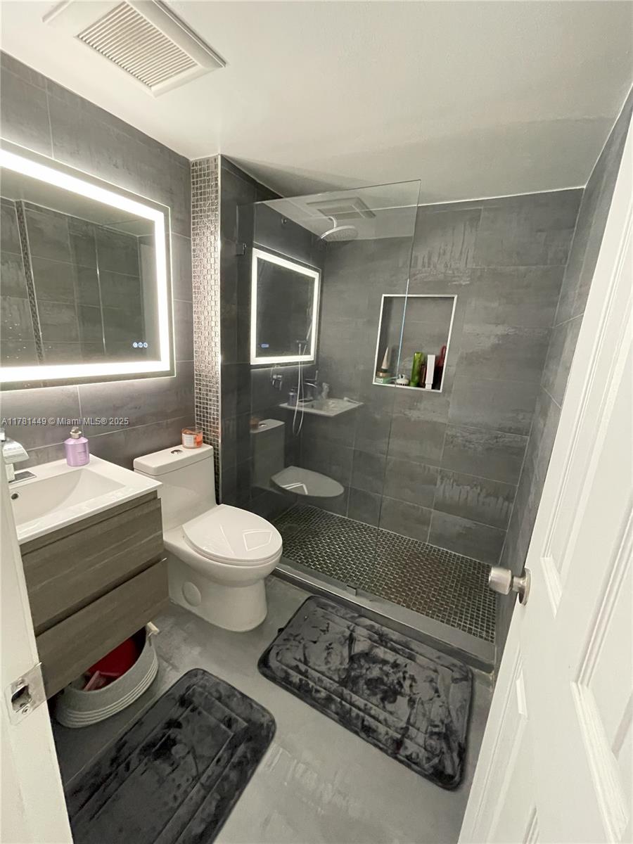 112 Royal Park Dr #2G, Oakland Park, Florida image 1