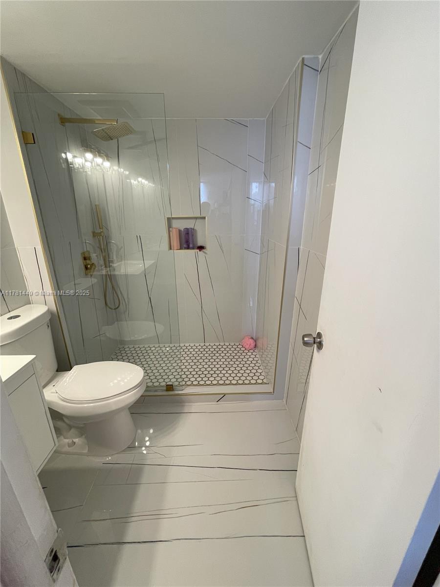 112 Royal Park Dr #2G, Oakland Park, Florida image 3