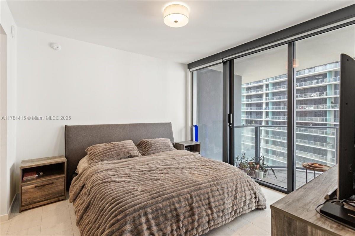 1000 Brickell Plz #3303, Miami FL 33131