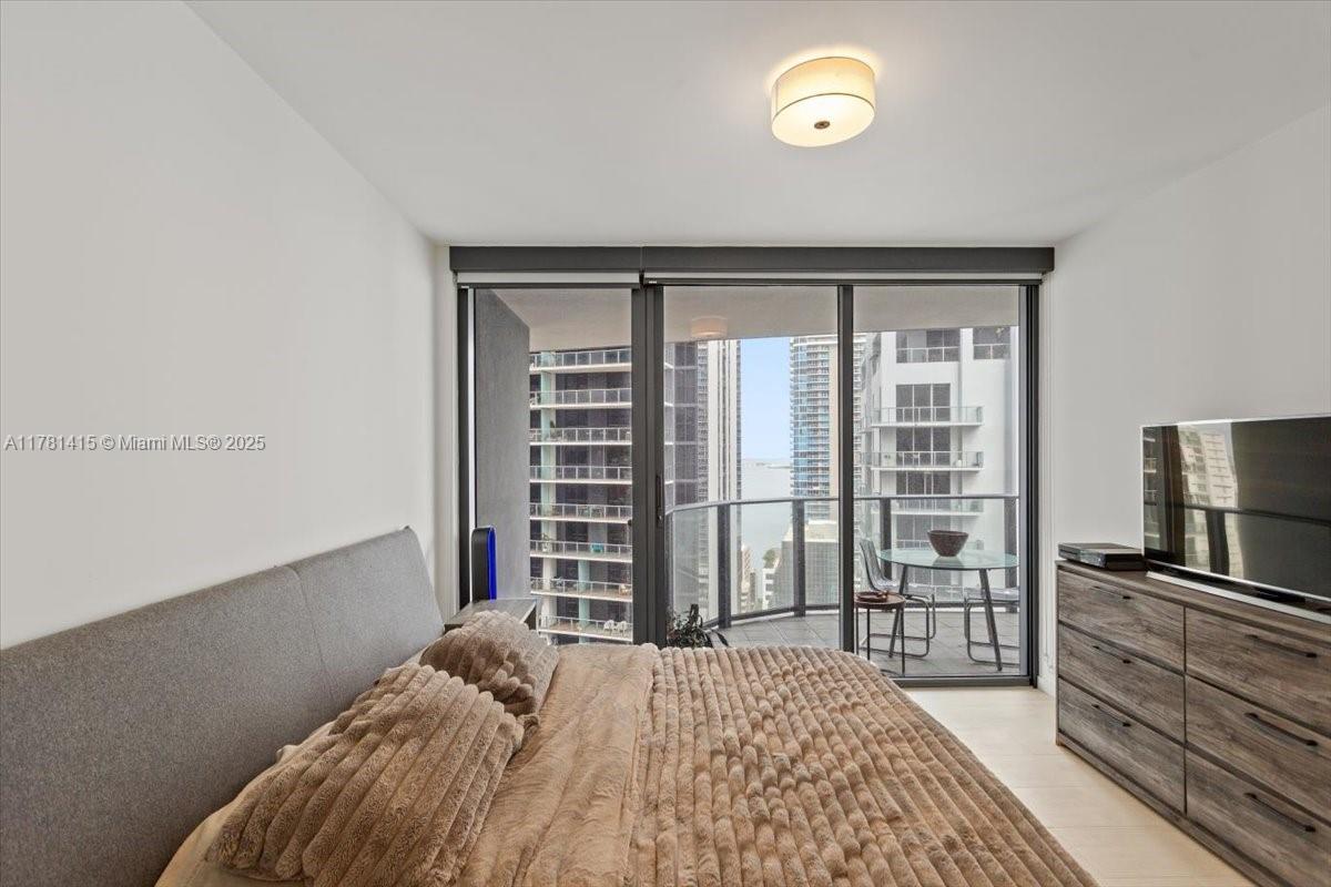 1000 Brickell Plz #3303, Miami FL 33131
