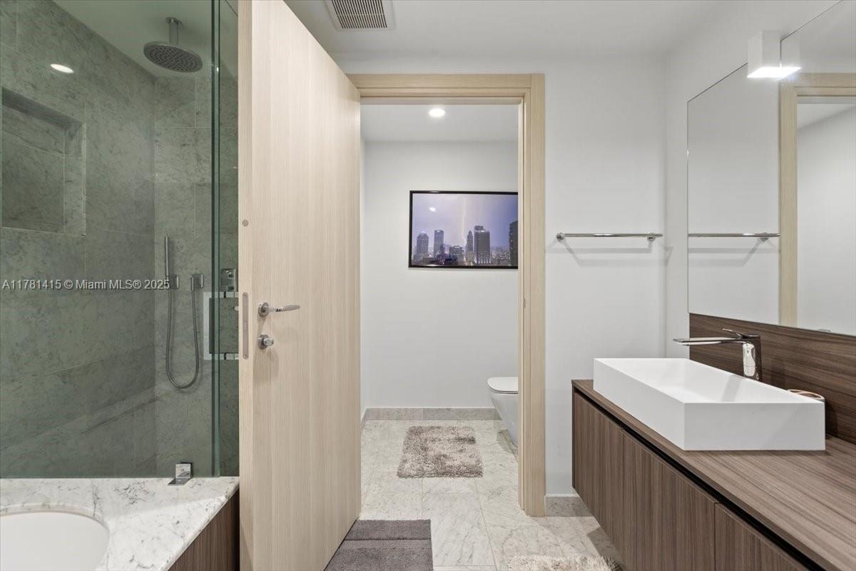 1000 Brickell Plz #3303, Miami FL 33131