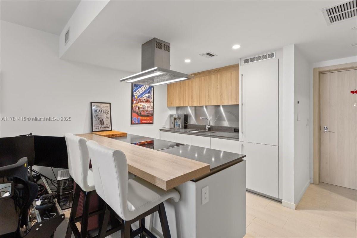 1000 Brickell Plz #3303, Miami FL 33131