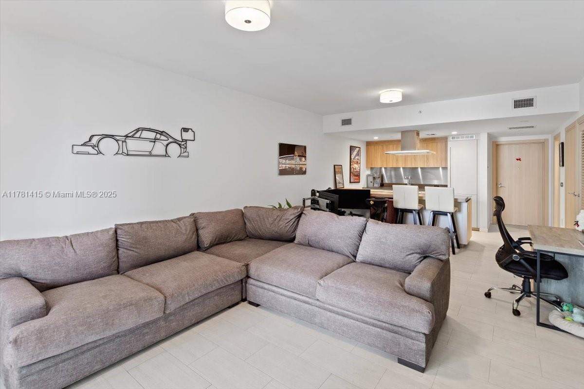 1000 Brickell Plz #3303, Miami FL 33131