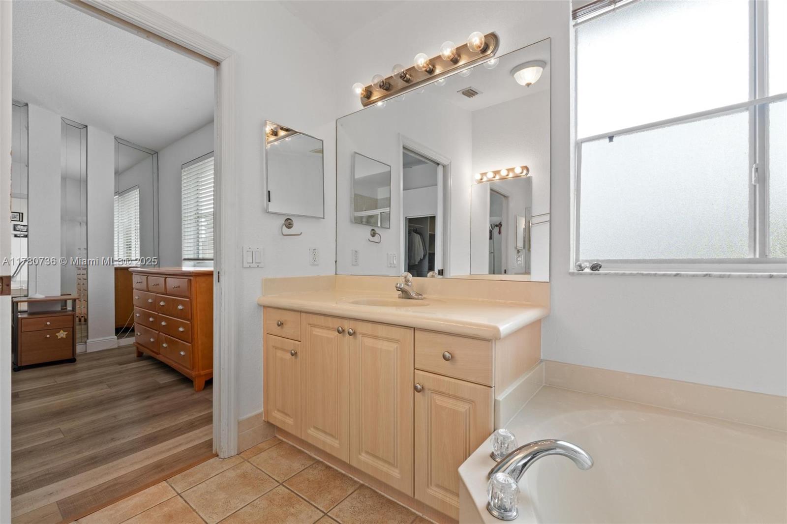 4866 NW 114th Ct, Doral, Florida image 32