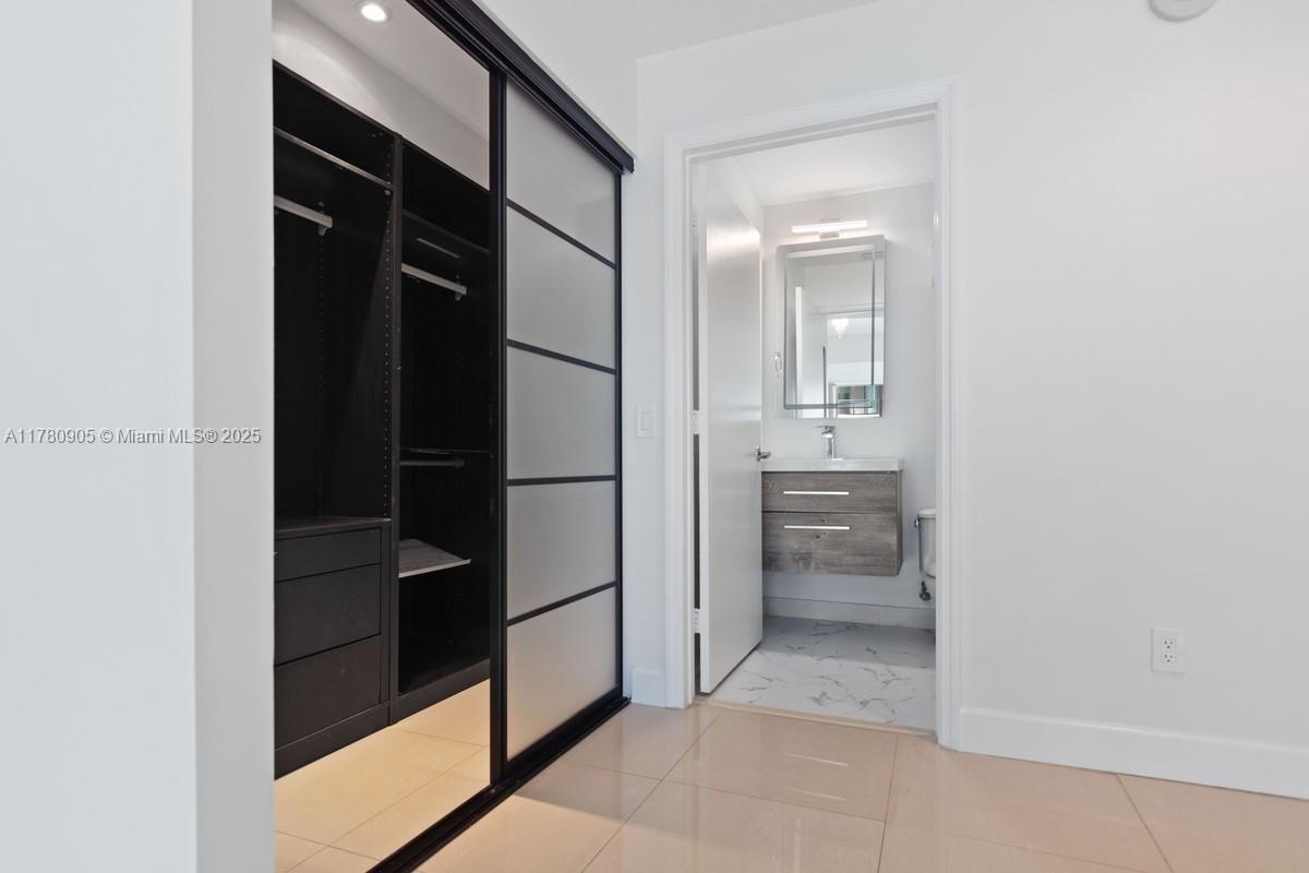 60 SW 13th St #3022, Miami FL 33130