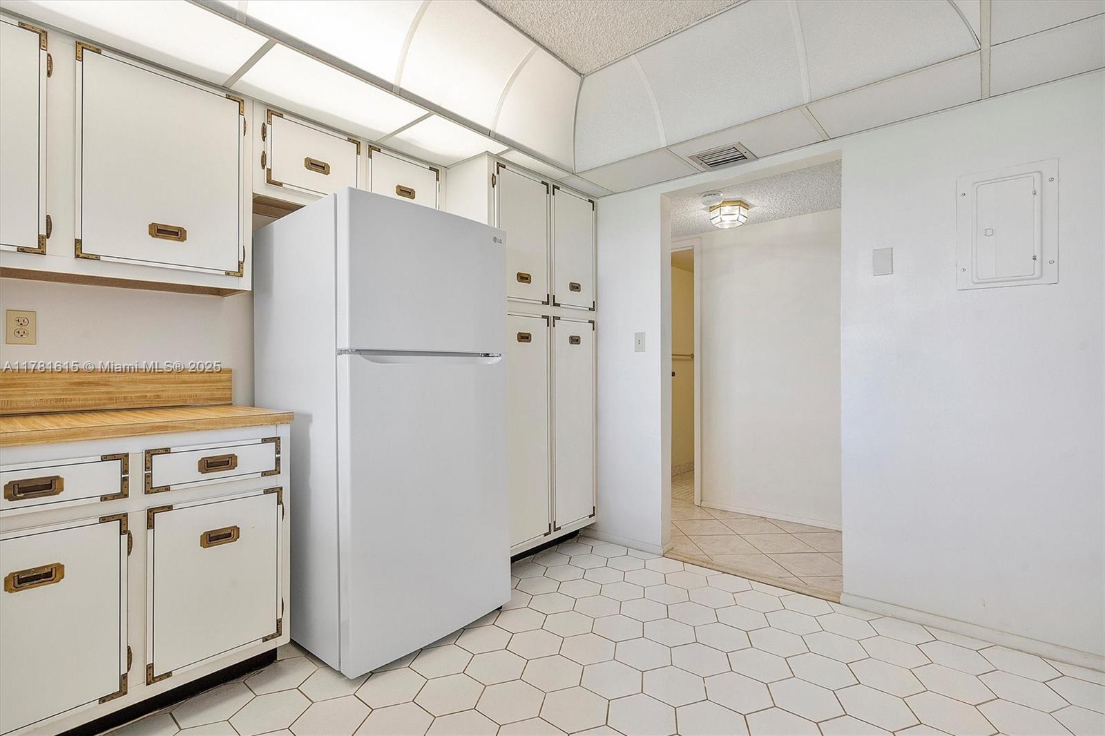 600 Parkview Dr #625, Hallandale Beach, Florida image 27