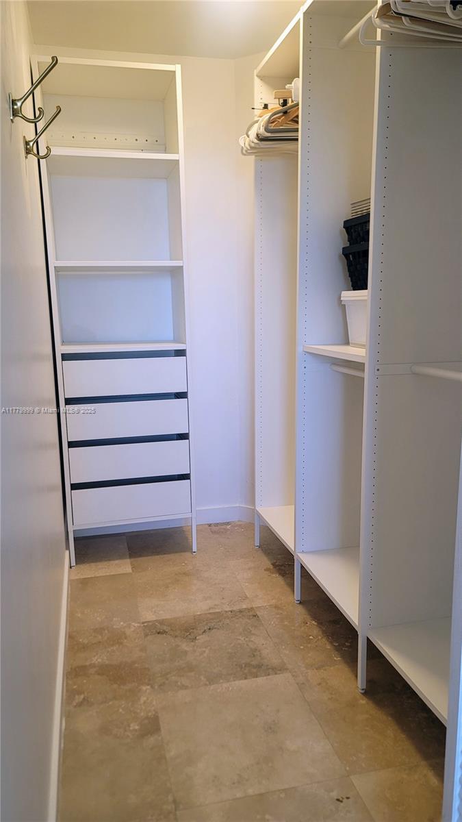 770 Claughton Island Dr #1014, Miami FL 33131