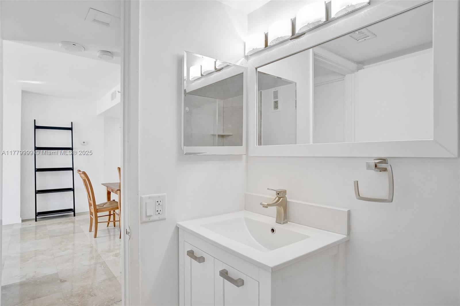 770 Claughton Island Dr #1014, Miami FL 33131
