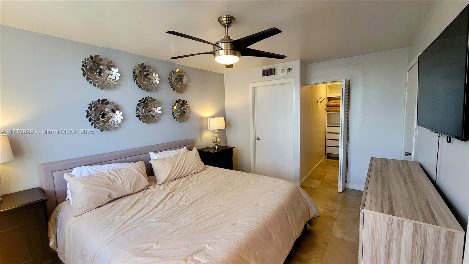 770 Claughton Island Dr #1014, Miami FL 33131